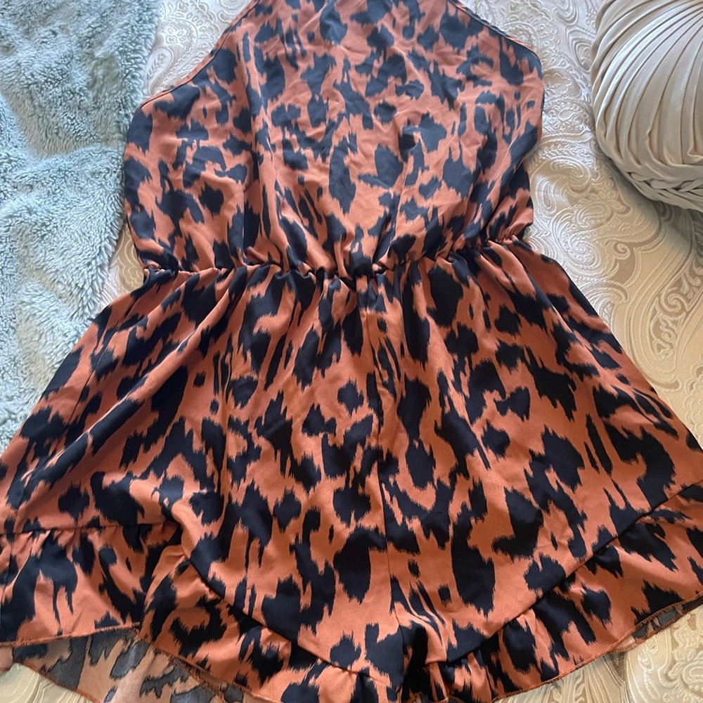 Vcay all over print with back tie halter romper.  Size 0Xl - Picture 3 of 4